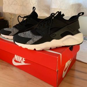 Nike black white and gray huaraches